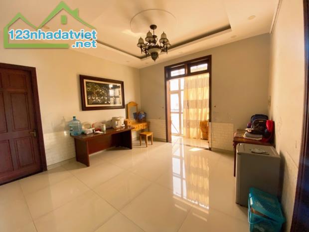 BIỆT THỰ MT ĐƯỜNG 61, DT 338m², NGANG 10M, KINH DOANH ĐỈNH - PHƯỚC LONG B, Q9