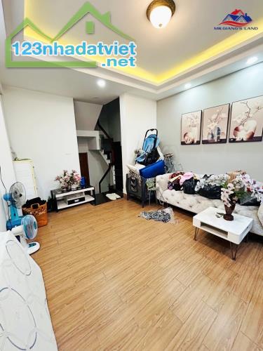 QUẬN 7 - 3 TẦNG 4x14 - 20M RA HOÀNG TRỌNG MẬU - TRẦN XUÂN SOẠN - BỆNH VIỆN TÂN HƯNG - 9T - 1