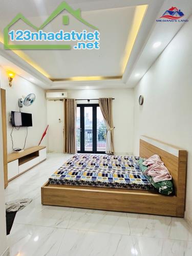 QUẬN 7 - 3 TẦNG 4x14 - 20M RA HOÀNG TRỌNG MẬU - TRẦN XUÂN SOẠN - BỆNH VIỆN TÂN HƯNG - 9T - 3
