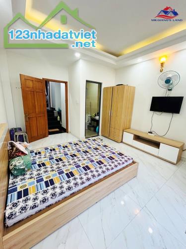QUẬN 7 - 3 TẦNG 4x14 - 20M RA HOÀNG TRỌNG MẬU - TRẦN XUÂN SOẠN - BỆNH VIỆN TÂN HƯNG - 9T - 4
