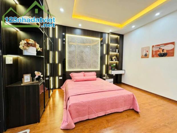 💥SIÊU HIẾM - BÁN 🏡NHÀ 5 TẦNG PHỐ ĐÀM QUANG TRUNG, LONG BIÊN
GIÁ CHỈ 5.X TỶ - CỰC GẦN Ô - 2