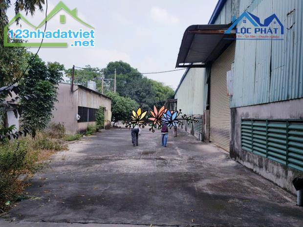 Bán Nhà Xưởng 8300m2 đất SKC giá 40 tỷ. Trảng Bom-Đồng Nai