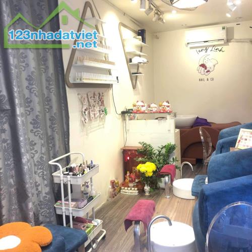 SANG NHƯỢNG TIỆM NAIL 18 HỒ BÁ KIỆN, PHƯỜNG 15,  QUẬN 10, HỒ CHÍ MINH