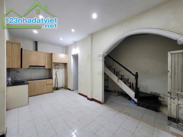 ✳️Nhỉnh 6 tỷ Bán Nhà Hoà Bình 30M2 5T MT 4.8 M, Chỉ 6.8 Tỷ Mặt Ngõ Kinh doanh 3 bước ra - 1