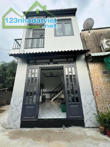 Nhà 1 trệt 1 lầu 70m2, liền kề khu công  nghiệp Nhị Xuân, Hóc Môn