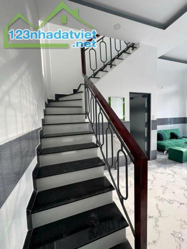 Nhà 1 trệt 1 lầu 70m2, liền kề khu công  nghiệp Nhị Xuân, Hóc Môn - 2