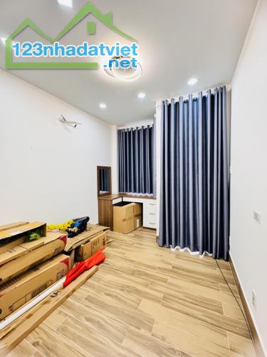 Bán Nhà - Hẻm Xe Hơi 8m - Kế Q.1 - 58m2 - 3 Tầng - 8.4 Tỷ (TL) - 2