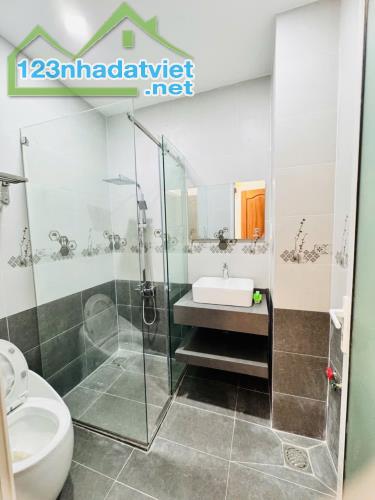 Bán Nhà - Hẻm Xe Hơi 8m - Kế Q.1 - 58m2 - 3 Tầng - 8.4 Tỷ (TL) - 1