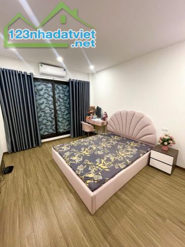 Đáng mua! Bán nhà Bồ Đề chỉ 8 tỷ hơn - Ngõ thông ô tô - 35m2*6T*3.8m - 2 thoáng - Chân cầu - 3