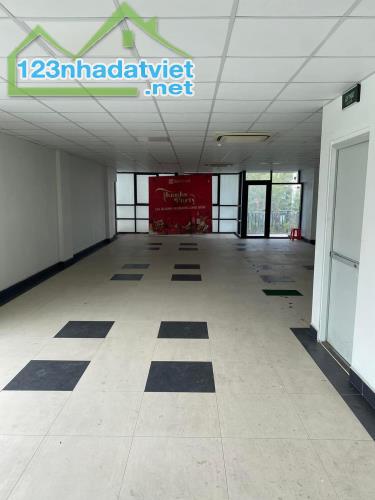 Đẳng cấp! Bán tòa nhà văn phòng 10T phố Nguyễn Văn Cừ 230m2 - Mt 8m - Doanh thu 4 tỷ/năm - 3