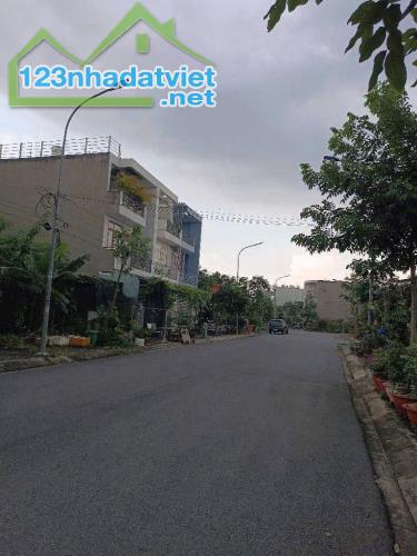 ĐẤT TRONG KHU DÂN CƯ CHỢ ĐỨC HÒA 700 TRIỆU , SỔ HÔNG RIÊNG , ĐẤT ĐÔ THỊ - 1
