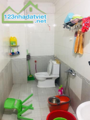 MẶT PHỐ- CẦU GIẤY- 5 TẦNG KINH DOANH- Ô TÔ TRÁNH- VỈA HÈ - 2 THOÁNG TRƯỚC SAU 0971719838