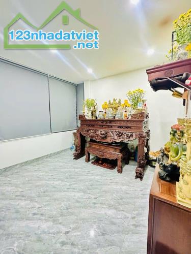 PHẢI THẬT NHANh - HOÀNG CẦU - VỊ TRÍ VIP - ĐẲNG CẤP HOÀNG GIA 44m2, 7tầng 4.1mt giá 13.8tỷ - 2