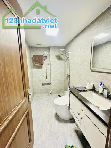 PHẢI THẬT NHANh - HOÀNG CẦU - VỊ TRÍ VIP - ĐẲNG CẤP HOÀNG GIA 44m2, 7tầng 4.1mt giá 13.8tỷ - 3