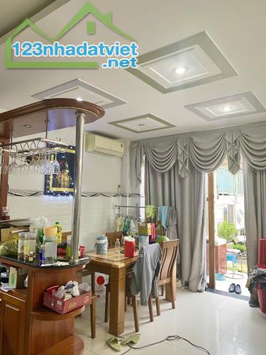 CHÍNH CHỦ cần bán BIỆT THỰ SÂN VƯỜN 135M2, NGANG 7.5M, CHỈ 6.x TỶ - 4