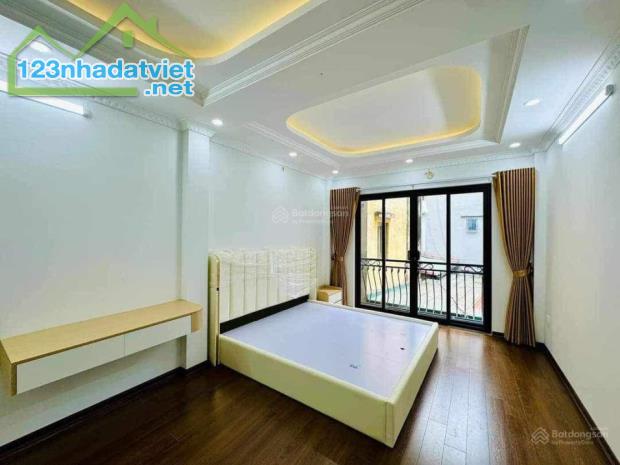 5 tầng thang máy KD nhỏ - nhà mới gần ô tô - ngay ngã tư Trương Định - Bạch Mai chỉ 7.35 - 2