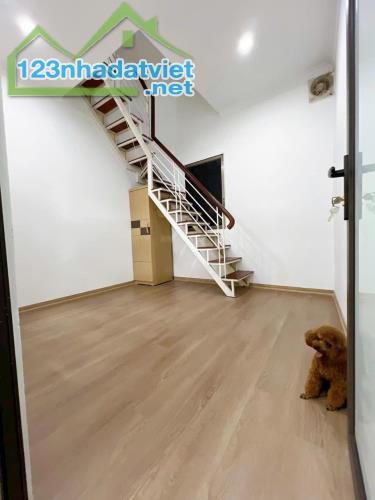 BÁN Nhà C1 TT Vĩnh Hồ :DT20/55 M :T4 :2.55 tỷ Đống Đa 
NHÀ ĐẸP Ở LUÔN - TRUNG TÂM ĐỐNG - 2