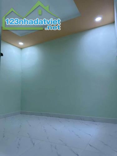 +1 Bán nhà Bạch Đằng - GẦN CHỢ BÀ CHIỂU-40M2-lÔ GÓC-3 PN -HXH - sổ vuông A4- HOÀN CÔNG - 2