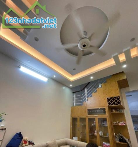 Nhà Trần Cung 54m2 Vị Trí Hoa Điểm 10, 2 Thoáng Giá Chỉ 9.1 tỷ