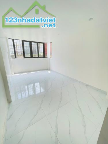 Mới tinh, Ô tô 25m, Tặng nội thất, nhà Quan Thổ-0989311985