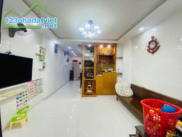 BÁN NHÀ HIẾM 3.15 Tỷ Ngang Lớn 6.8m Hẻm Ô Tô Vạn Phúc City, trục đường Ql13 Thủ Đức 41m2 - 4