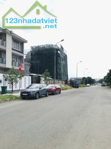 ĐỐI DIỆN GLOBAL CITY, CHỦ GẤP BÁN GIẢM NGAY 3 TỶ chỉ còn 80TR/M2 , Giá Khu vực TRÊN DƯỚI