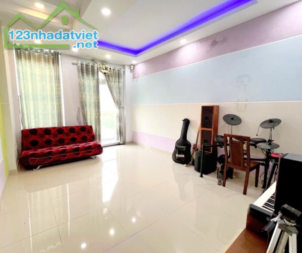 Nhà Phố Đường Quang Trung, P10, 5 LẦU BTCT, 40m², 4PN - 1