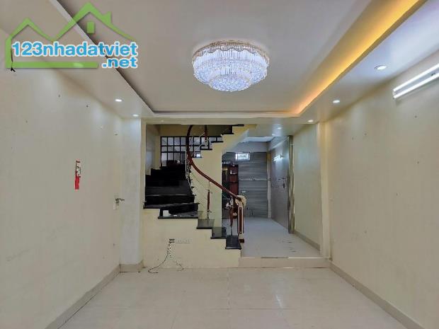 Nhà gần ngay UBND quận Bắc từ Liêm 60m² . Nhà 4tầng mặt tiền 4m   Sổ đỏ chính chủ giao dịc