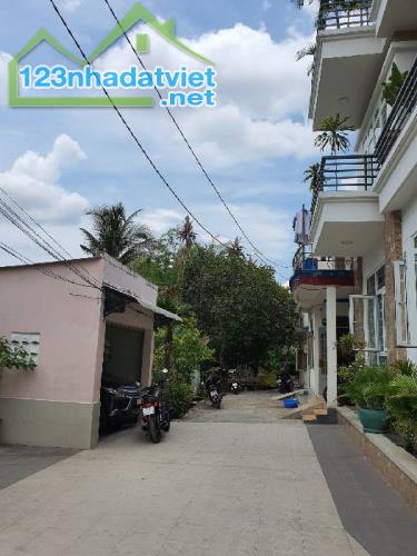 BÁ.N NhÀ 2 TẦNG  - LINH TRUNG- HẺM XE HƠI QUAY ĐẦU - 183M2