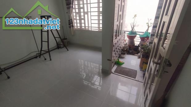 Chỉ 5.2 tỷ, bán gấp nhà PHAN VĂN TRỊ, 64m2, 3 phòng, 4m x 16m/ - 3