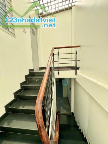 Bán nhà hẻm 6m-cạnh chợ Tân Định-9PN-kinh doanh tốt-sổ vuông-giá rẻ