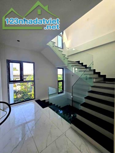 Bán nhà Hoàng Cầu, Đống Đa, 45m², 5 tầng, MT 4,5m, thang máy chờ, view hồ giá 12,5 tỷ - 1