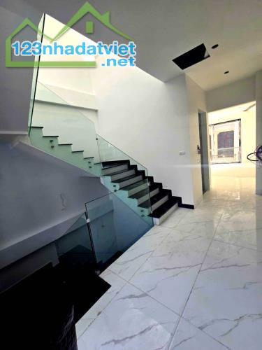 Bán nhà Hoàng Cầu, Đống Đa, 45m², 5 tầng, MT 4,5m, thang máy chờ, view hồ giá 12,5 tỷ - 2