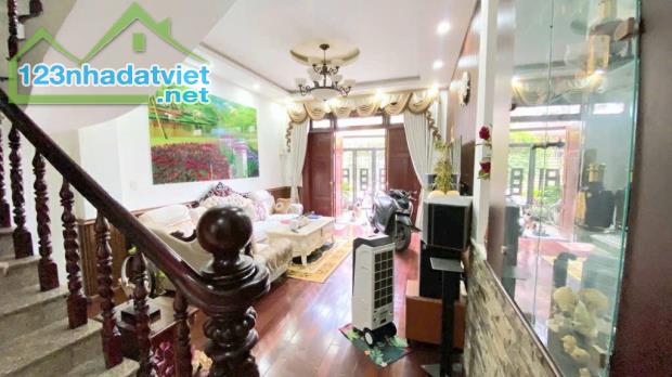 nhà  4 tầng mặt tiền đường view công viên phường 14 .GV - 1