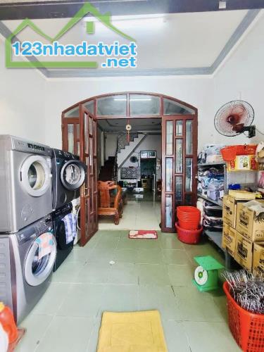 TÂN PHÚ - HIỀN VƯƠNG - NHÀ 2 MẶT TIỀN - 2 TẦNG - 65M NỞ HẬU NHÍCH 4 TỶ - 2