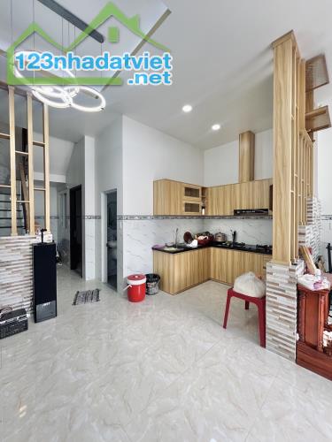 5x15M- 3 TẦNG- 4PN- HẺM  Ô TÔ- KHU CỤM TRƯỜNG QUỐC TẾ PHAN VĂN HỚN Q12- 5 TỶ XÍU - 2