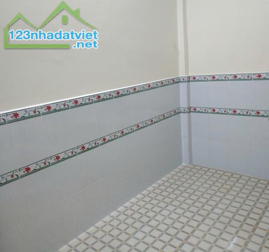 cho thuê nhà hẻm 233 nguyễn văn cừ 2pn lộ ô tô sẵn máy lạnh giá 4.5tr - 4