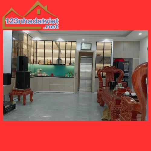 Rẻ nhất khu vực! Bán nhà Cổ Linh - Ô tô tránh - Góc 81m2*5T*5m - Thang máy - 350m tới Aeon - 4