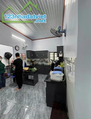 Quá Khó Khăn Chủ Cần bán Căn nhà ở Bà Điểm Hóc Môn 140m2 Sổ Hồng Riêng 650triệu 139m2