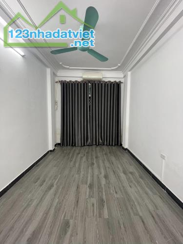 ✳️Nhỉnh 4 tỷ Bán Nhà Trại Cá 28 M2 4T MT 3 M, Chỉ 5.2 Tỷ Mặt Ngõ Kinh doanh 3 bước ra - 2