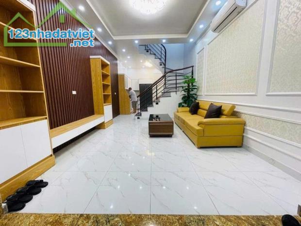 Nhà Đẹp Định Công -Hoàng Mai , DT:40m2 ,Giá hơn 5tỷ ,30m ra oto - 4