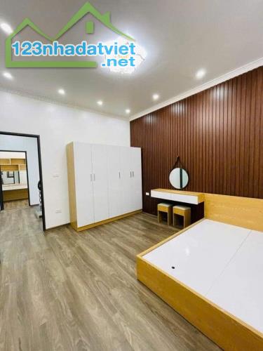 Nhà Đẹp Định Công -Hoàng Mai , DT:40m2 ,Giá hơn 5tỷ ,30m ra oto - 1