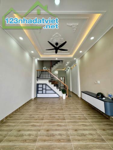 Nhà 3 lầu hoàn công 3ty6 ngay chợ Bửu Hoà Biên Hoà đường xe hơi - 2