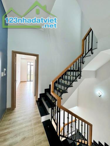 Nhà 3 lầu hoàn công 3ty6 ngay chợ Bửu Hoà Biên Hoà đường xe hơi - 4