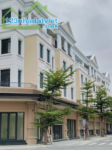 𝙱Á𝙽 𝙲Ă𝙽 NHÀ GÓC 2 𝙼Ặ𝚃 𝚃𝙸Ề𝙽 TẠI VINCOM SHOPHOUSE ĐÔNG HÀ - 1