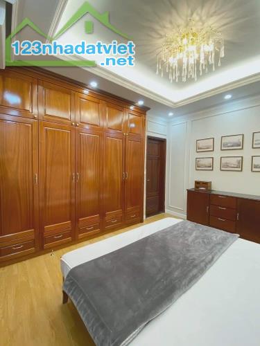 NHÀ NGUYỄN SƠN - LONG BIÊN 42M2 - 6 TẦNG, THANG MÁY - Ô TÔ ĐỖ CỬA - 2 THOÁNG, FULL NỘI THẤ