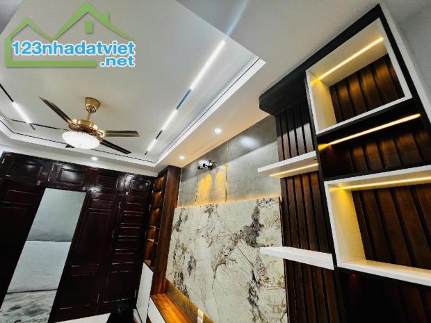 Bán nhà Nguyễn Khoái siêu hót dân xây lô góc 3 thoáng DT 40m2 giá hơn 5 đồng - 1