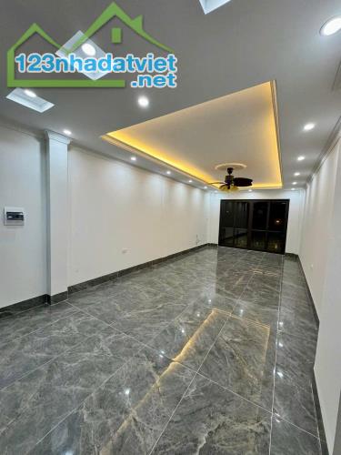 Bán nhà Thạch Bàn, Gần đăng kiểm. Ô tô 4c, thang máy. 10m ô tô tránh. 40m x 6T. - 3