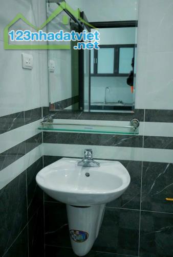 GIA ĐÌNH MUA NHÀ MỚI CẦN BÁN NHÀ ĐƯỜNG ĐỊNH CÔNG HẠ, 2,05 TỶ VND, 40m², 2 PN, 2 WC - 2