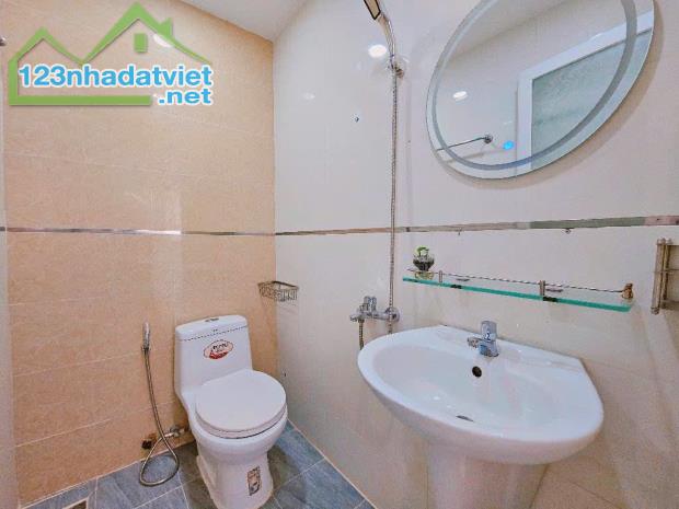 Nhà Mới 60m2- 3 PN- Gần Mặt Tiền Thống Nhất P16 Gò Vấp